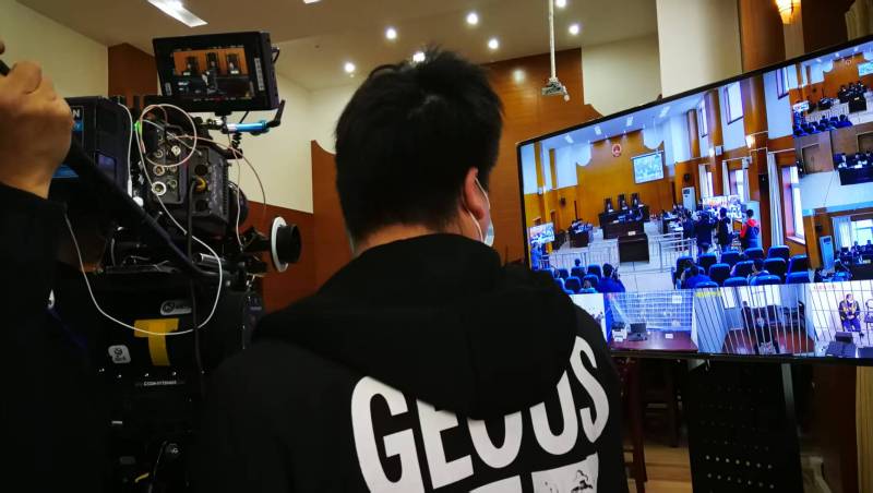 AI生成VS人工创意——延长县广告片拍摄公司的技术浪漫主义实践